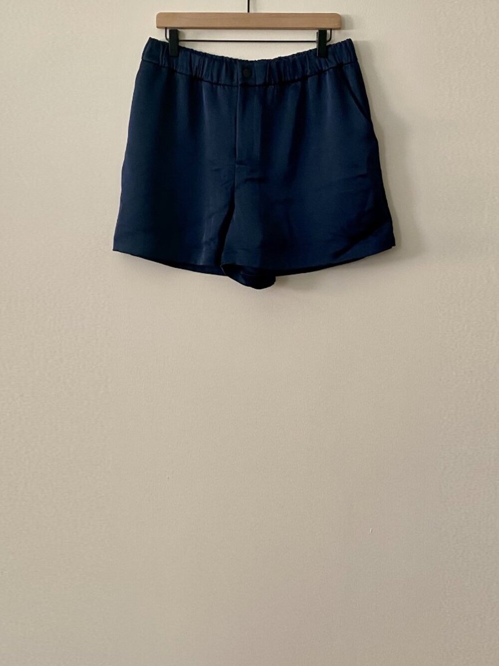 Varley Sarka High-Rise Short 4" NWOT - Picture 5 of 10